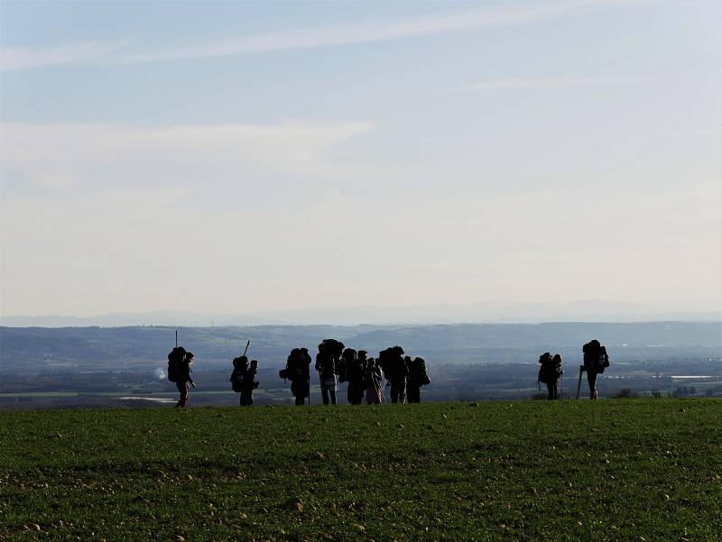 V minus čtyřech stupních, lijácích i za krupobití, nebo naopak ve vedrech a dusnu ušli studenti dějin umění Masarykovy univerzity celkem 1540 kilometrů napříč Švýcarskem a Francií při putování po středověkých památkách.