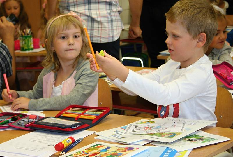 Na šedesát dětí nastoupilo do první třídy na znojemské základní škole na náměstí Republiky.