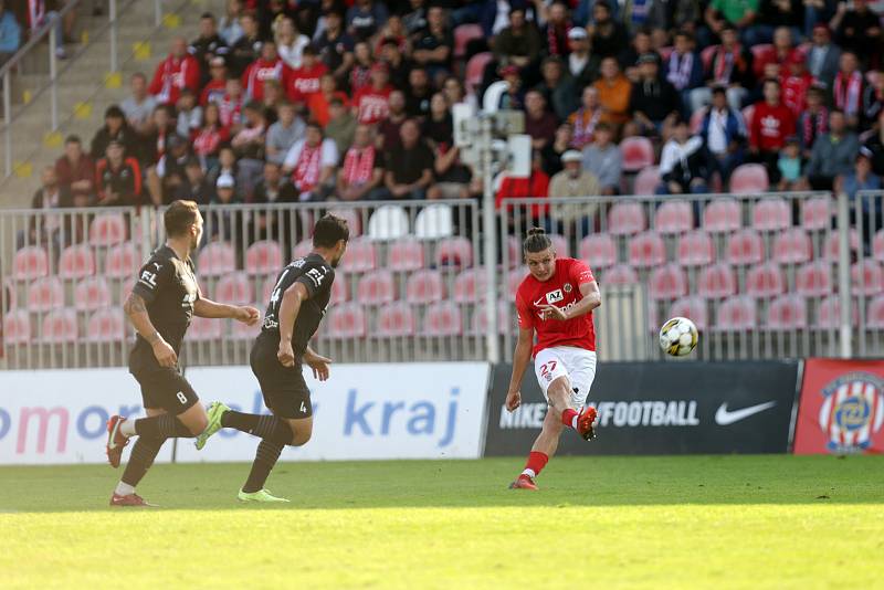 Fotbalisté Zbrojovky Brno (v červeném) doma podlehli Bohemians 1905.