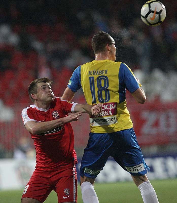 Fotbalisté brněnské Zbrojovky ve čtrnáctém kole domácí nejvyšší soutěže porazili brankou Michala Škody Teplice 1:0.