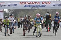 Masaryk run letos odstartuje v sobotu 9. dubna 2016. Foto z loňského závodu dětských kategorií koloběžek.