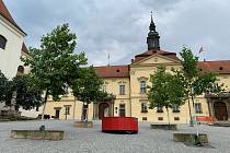 Architekti se bouří. Na náměstí postavili protestní kašnu