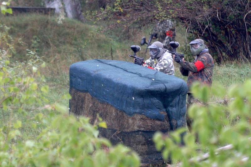 Army Day v Ořechově na Brněnsku. Zájemci se projeli v obrněném transportéru, lidé hráli i paintball.