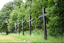 U obce Lesní Hluboké na Brněnsku mají od loňského prosince nových devět křížů.