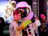 Organizátoři výstavy pro děti vytvořili speciální naučnou stezku Kosmický výcvik s rakeťákem.