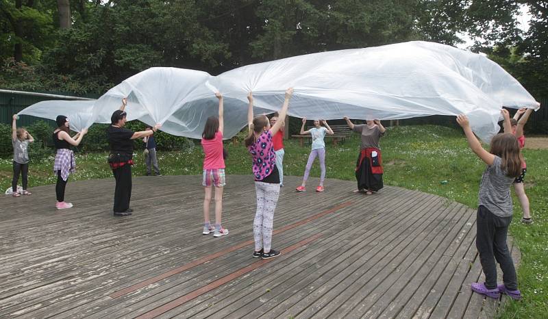 Dvě stě malých amatérských herců zahrálo o víkendu v Lužánkách desítky divadelních představení. Šlo o divadelní festival v režii Střediska volného času Lužánky. 