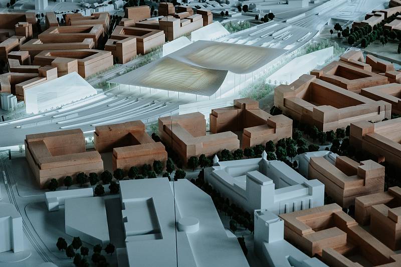 Čtvrté místo: model návrhu podoby nového hlavního vlakového nádraží v Brně od BIG – Bjarke Ingels Group + A8000 s.r.o. ve fyzické podobě.