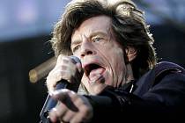 Fanoušci nezničitelné rock’n’rollové kapely se mají skutečně na co těšit. Takto řádil zpěvák Mick Jagger před pár dny na koncertě ve francouzském Saint Denis