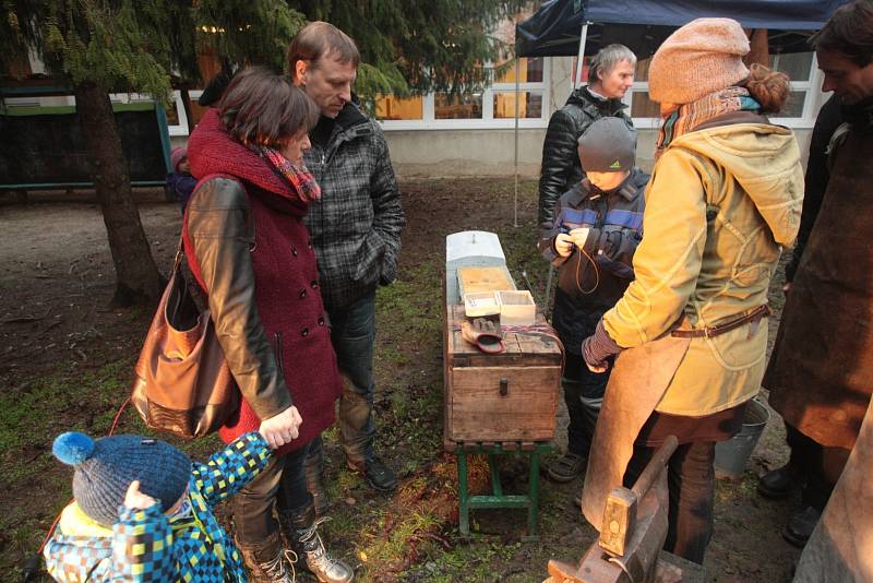 Jak fungují některá řemesla poznaly děti ve Středisku volného času Lužánky na pobočce na Lesné.