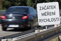 Na provizorním mostě u Tomkova náměstí v Brně měří rychlost, nyní už budou za její překročení chodit pokuty. 