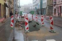 V brněnské ulici Veveří praskl letos v lednu dvakrát po sobě vodovod. Jeho zásadní rekonstrukce se však v létě, kdy se tam budou vyměňovat tramvajové koleje, nechystá.