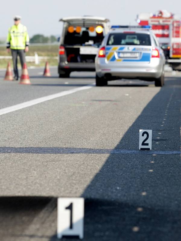 Srážka linkového autobusu s dodávkou na silnici R52 u Medlova na Brněnsku.