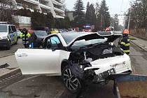 Nehoda zablokovala provoz v Preslově ulici v brněnských Pisárkách. Foto: hasiči