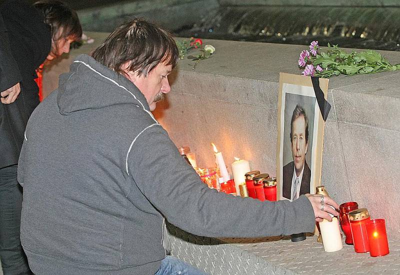 Lidé uctili v Brně památku zesnulého Václava Havla.