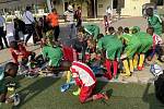 Malí fotbalisté z Brna darovali dětem v Tanzanii sto sedmdesát párů kopaček.