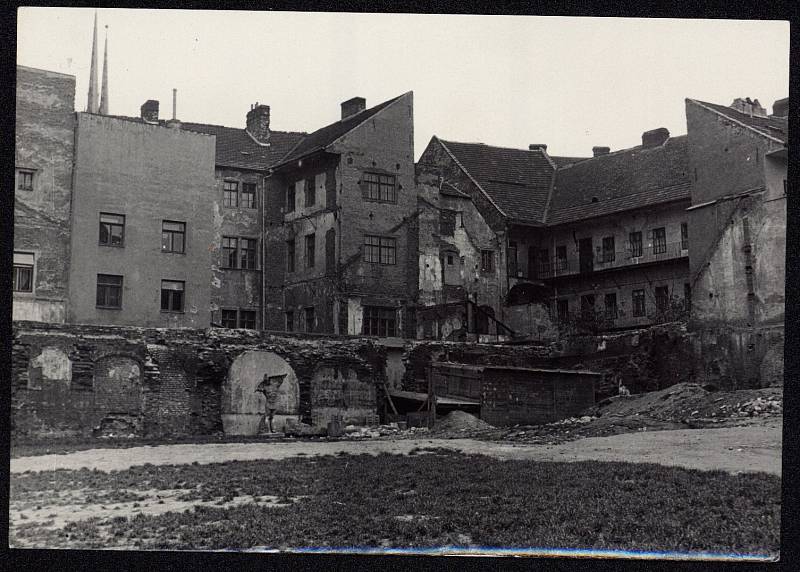 Historický pohled na původní zástavbu v okolí brněnského Velkého Špalíčku.