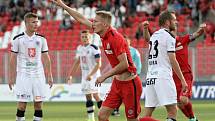 Michal Škoda slaví gól v zápase proti Hradci Králové.