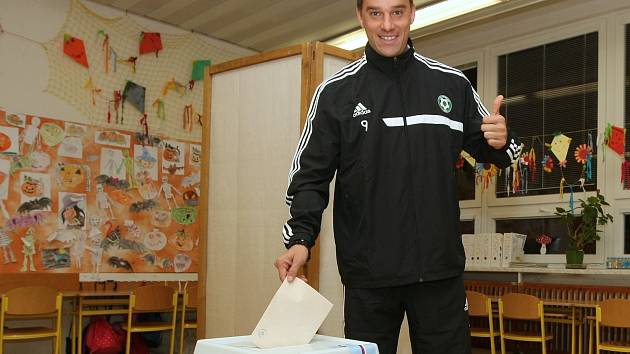 Fotbalista Petr Švancara, kandidující za hnutí Ano 2011, pomýšlí na zisk poslaneckého křesla.