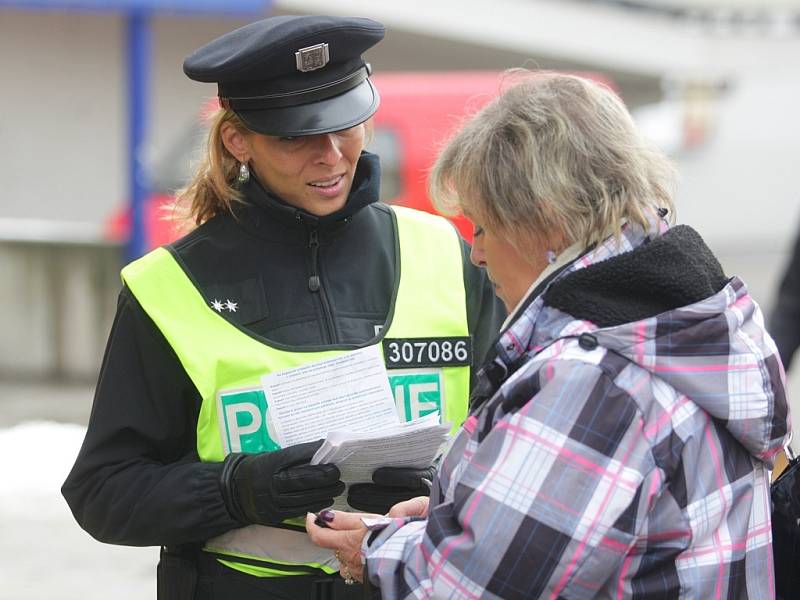 Policejní akce Kapsa v podchodu u brněnského hlavního vlakového nádraží.