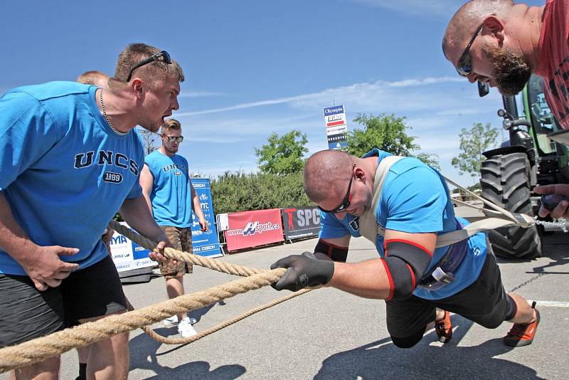  Dvě desítky amatérských siláků se zůčastnily závodu Strongman Brno