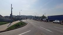 Kvůli zúžení u mostu přes řeku Svitavu u Tomkova náměstí se řidiči ve špičce zdrželi až hodinu.