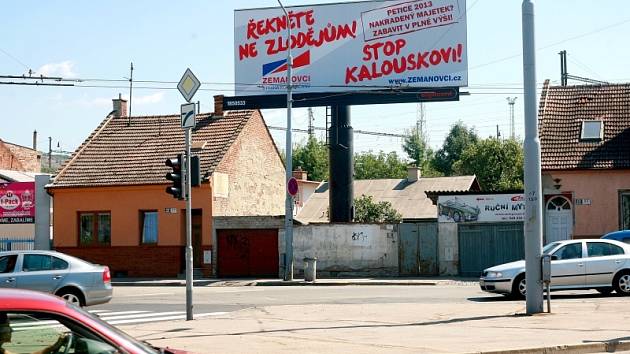 Volební billboardy politických stran.