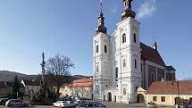 Historické náměstí Palackého v Lomnici u Tišnova. Jeho podoba se má brzy změnit.