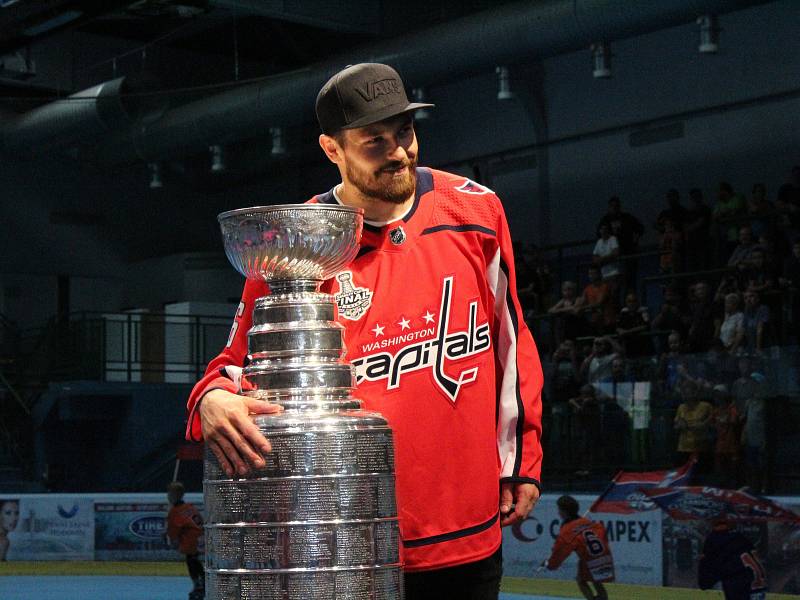 Hokejista Michal Kempný zavítal do rodného Hodonína i se Stanley Cupem.