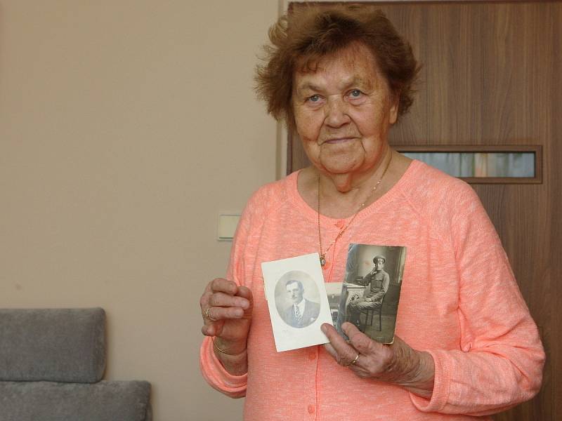 Eliška Kolečkářová vzpomíná na dobu, kdy jí bylo teprve osmnáct let. Komunisti její rodině v roce 1951 vzali statek na Hodonínsku. Jejího otce Metoděje Hlobílka letos na konci března hodonínský okresní soud rehabilitoval.