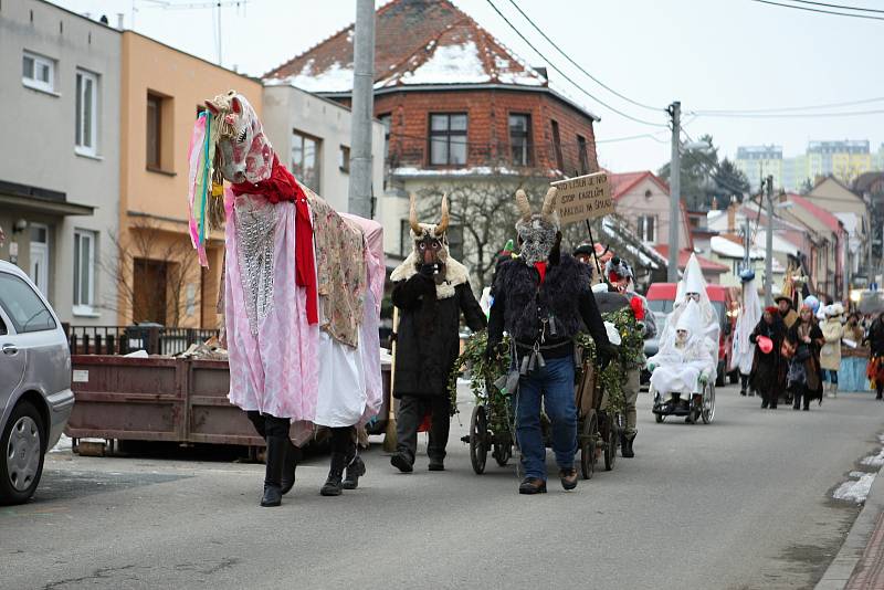 Líšeňskými ulicemi prošly v sobotu desítky masek