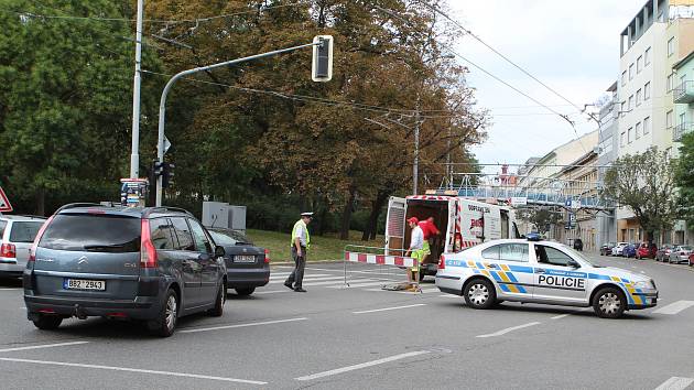 Na Kolišti unikal plyn. Policie musela řídit provoz.