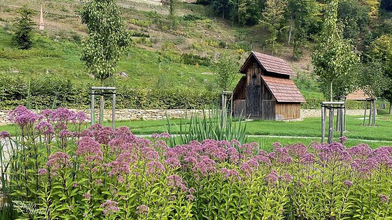 Ještě do 28. září mohou lidé obdivovat interiéry hradu Pernštejn vyzdobené podzimními vazbami z květin a plodů.