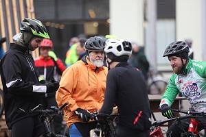 Přes tři stovky cyklistických nadšenců opět v první den nového roku vyrazily na novoroční vyjížďku z Náměstí Svobody na Brněnskou přehradu.