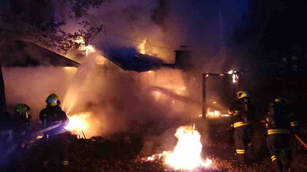 K požáru sauny v brněnské Bystrci vyjížděli jihomoravští hasiči v úterý krátce po osmé večer. Plameny dostali pod kontrolu přibližně za čtvrt hodiny.