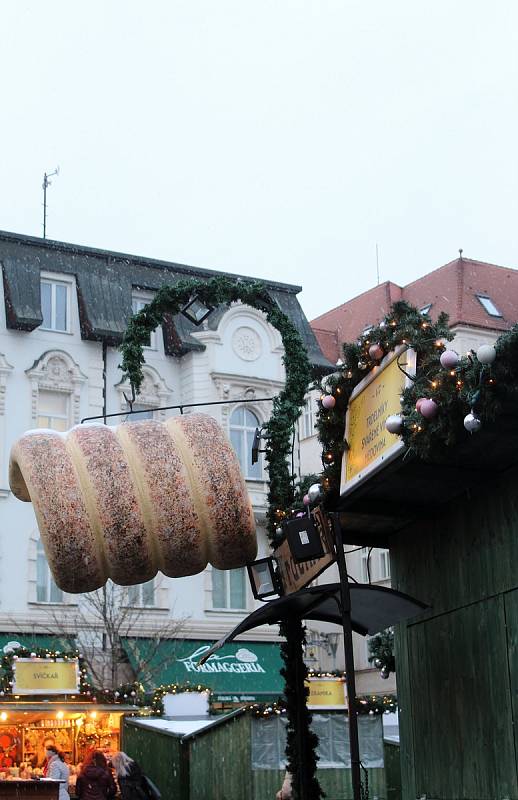 Jen několik posmutnělých stánků zůstává otevřených na brněnských vánočních trzích. Koronavirus hatí řadě trhovců plány také v letošním roce.