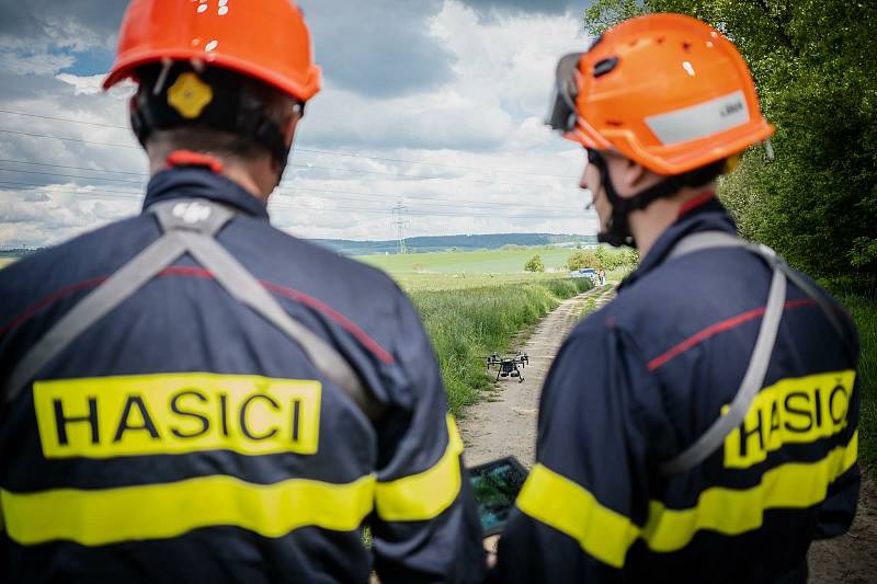 U rozsáhlých požárů lesních porostů i v nepřístupném terénu pomůže jihomoravským hasičům nový dron.