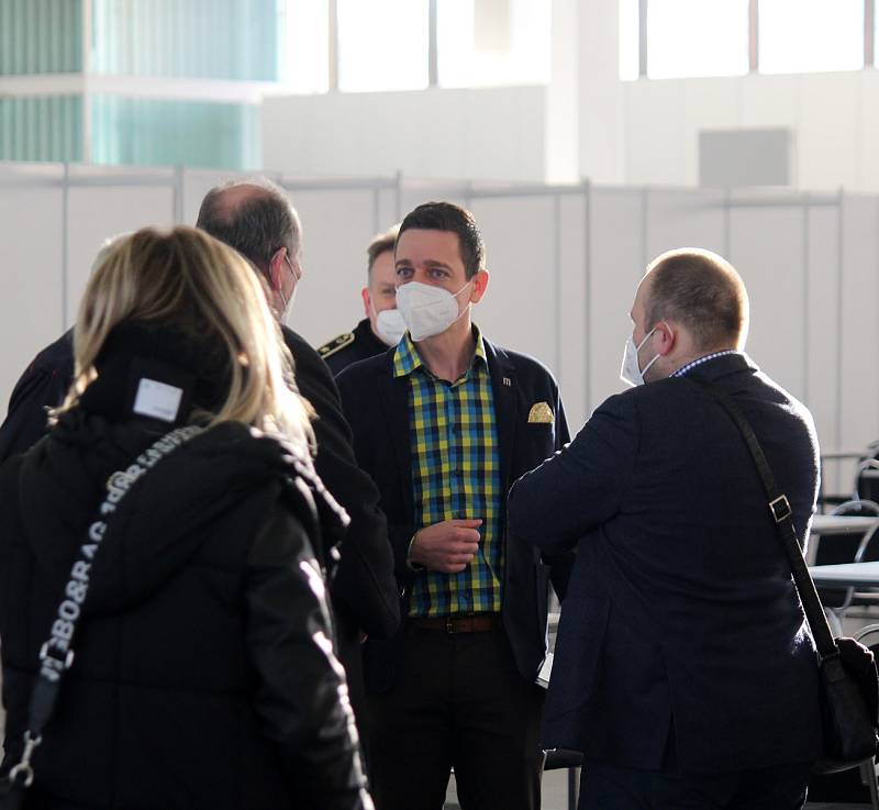 Pomoc s vyplněním formulářů i žádostí o víza nabízí lidem prchajícím z Ukrajiny od středy Asistenční centrum pomoci na brněnském výstavišti.