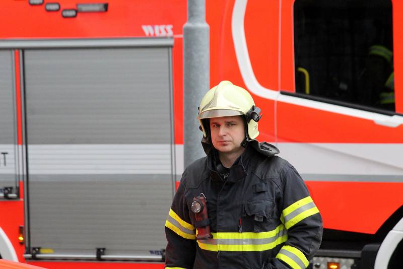 Z kancelářské budovy policisté evakuovali 30. ledna dvě stě lidí.