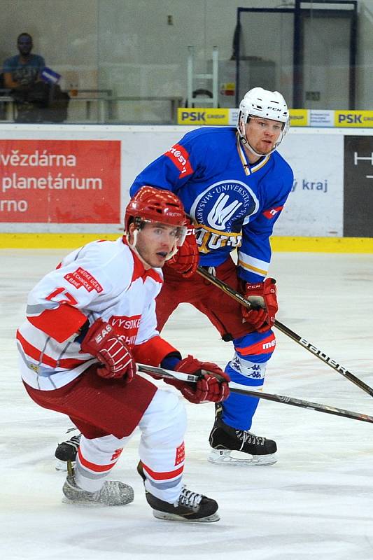 Hokejový souboj brněnských vysokých škol viděla zaplněná DRFG Arena. Zápas ovládla Masarykova univerzita 5:2.