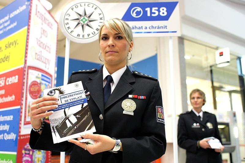 Policisté varují před krádežemi v brněnských nákupních centrech.