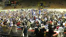 Hokejisté Komety společně se třemi tisícovkami fandů na domácím ledě v hale Rondo udělali tečku za letošním ročníkem. 