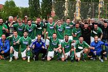 Fotbalisté Kozojídek (v zeleném) slavili postup do I. A třídy, kde si po roce znovu zahrají třeba proti regionálnímu rivalovi Vnorovům. 