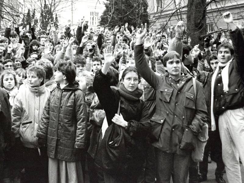 Vyhlášení studentské stávky na přírodovědecká fakultě - listopad 1989.