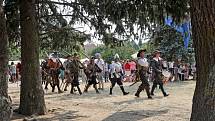 Přes dvě stovky mužů čítající vojsko vyrazilo v sobotu odpoledne na Kraví horu. Oslavy Dne Brna se tam konaly poprvé v historii.