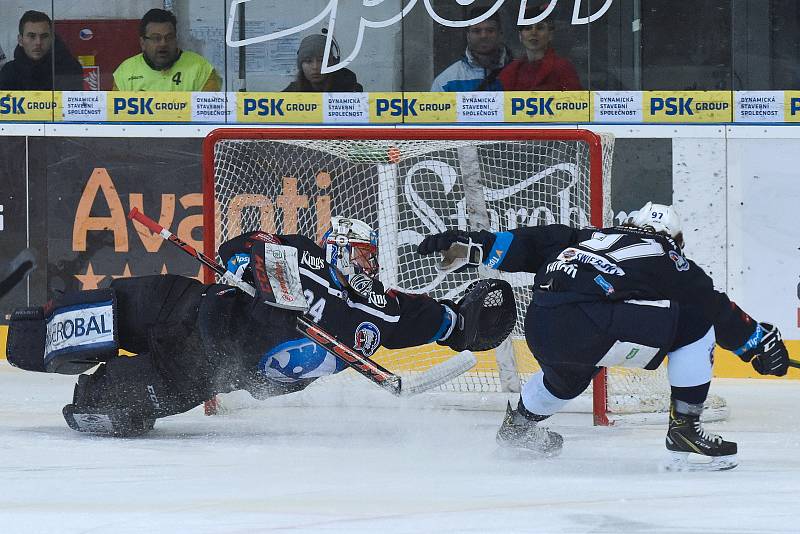 Kometa Brno (v bílém) porazila Plzeň těsně 3:2.