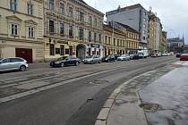 Silný provoz v ulicích okolo Mendlova náměstí v Brně způsobila ve středu nová úprava provozu.