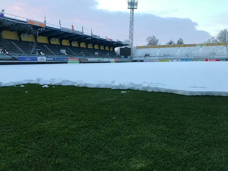 Sníh byl v Opavě proti fotbalu. Utkání se Zbrojovkou je odloženo.