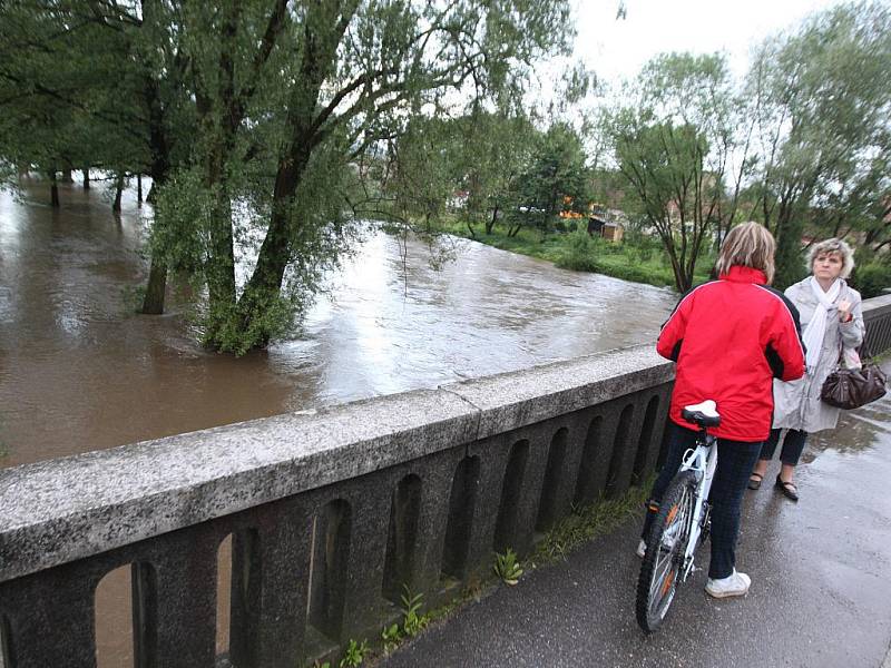 Řeka Svratka ve Veverské Bítýšce.