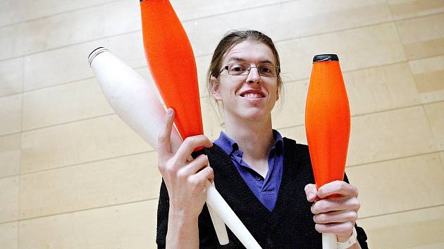 Žongléři z několika zemí se sešli na mezinárodním žonglérském setkání Brno Juggling Convention.