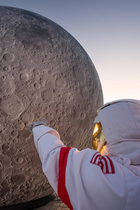 Nafukovacího Měsíce a Země se už lidé v Brně dotknout mohli. Nyní je čeká Mars.